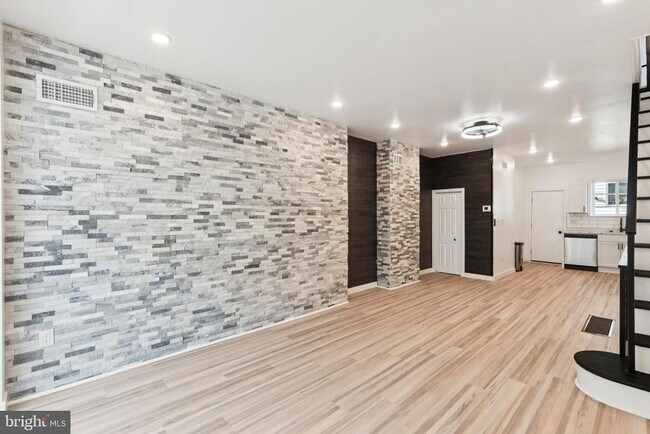 Building Photo - 2242 S Bonsall St