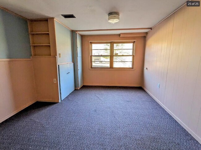 Building Photo - 4016 Clifton Dr