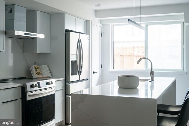 Building Photo - 2611 E Boston St