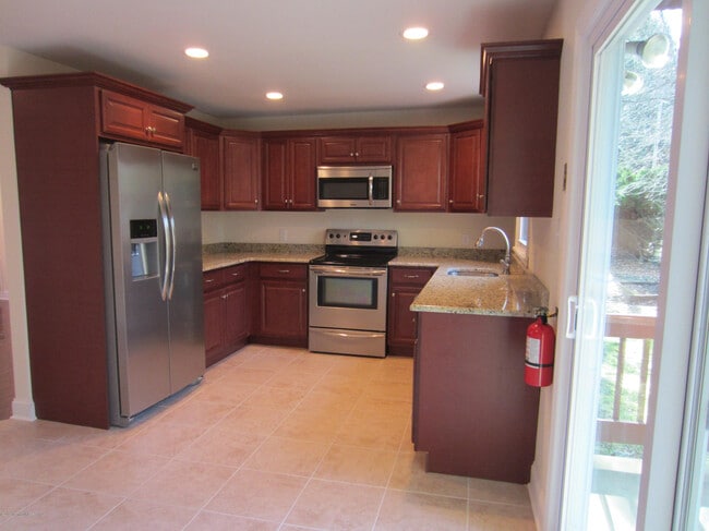 Building Photo - 22 Lasatta Ave