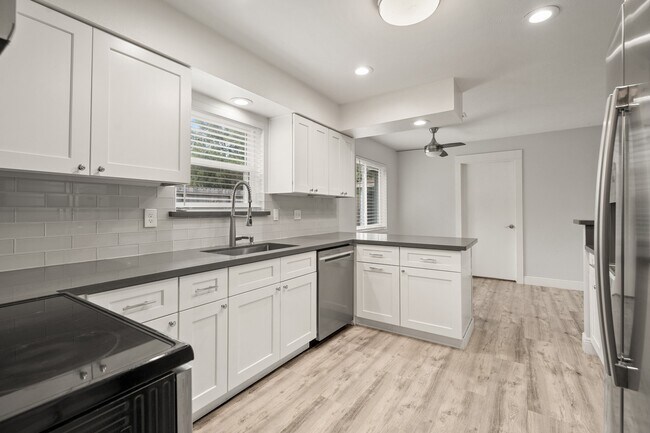 Building Photo - 1419 Basilan Ln