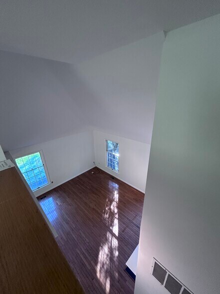 Building Photo - 88 Commonwealth Dr