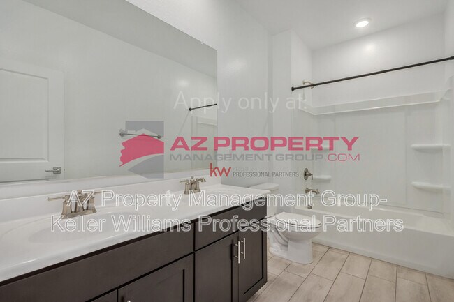 Building Photo - 14031 W Pershing St
