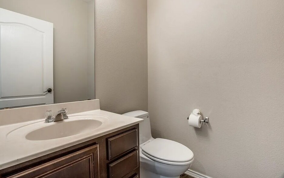 Building Photo - 8801 Capitol View Dr
