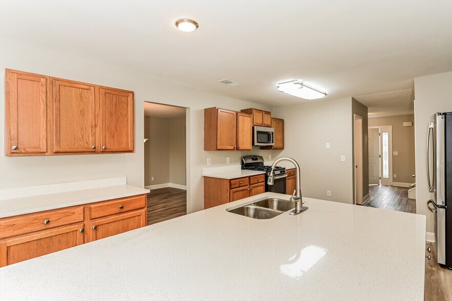 Building Photo - 257 Edison Dr
