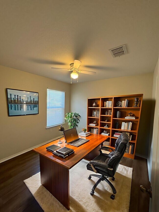 Building Photo - BEAUTIFUL SINGLE STORY HOME  |  CLOSE TO H...