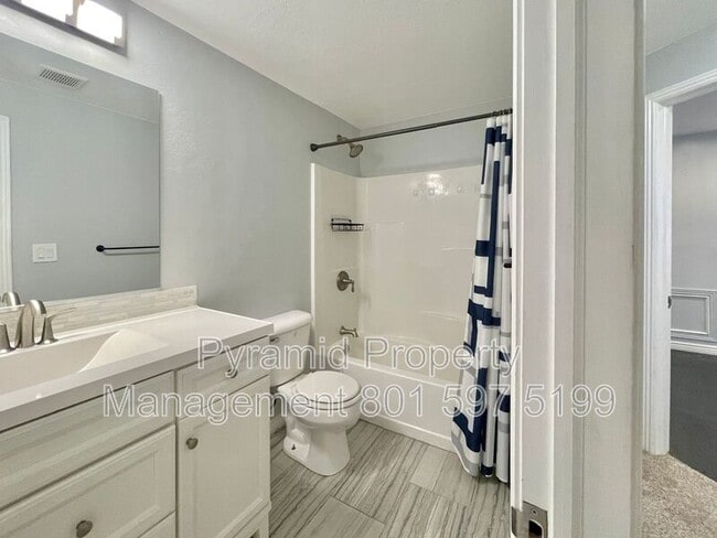 Building Photo - 2896 E Lookout Dr