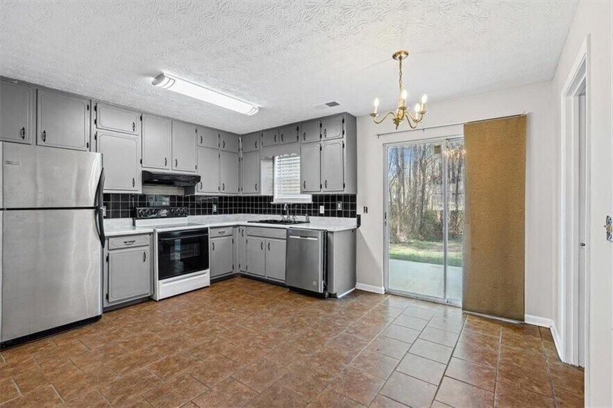 Building Photo - 120 Woodcrest Dr