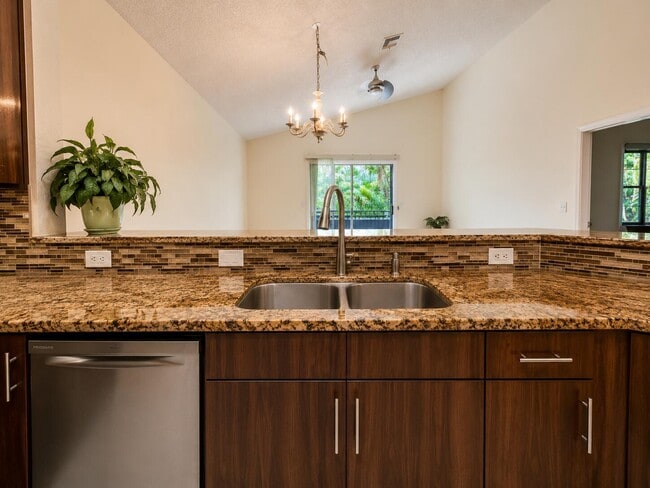Building Photo - 7705 Forest Green Ln