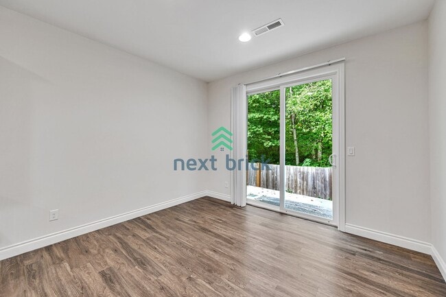 Building Photo - Bothell 5BR 3Bath-on a quiet neighborhood ...