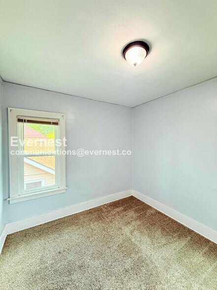 Building Photo - 3498 Haverhill St