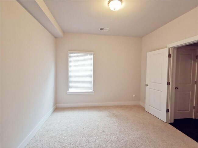 Building Photo - 3795 Oxford Cir