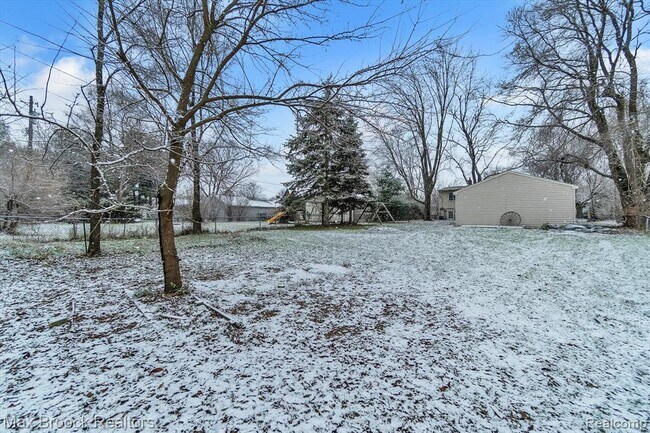 Building Photo - 978 Panorama Dr