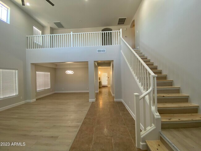 Building Photo - 4909 E Colonial Dr