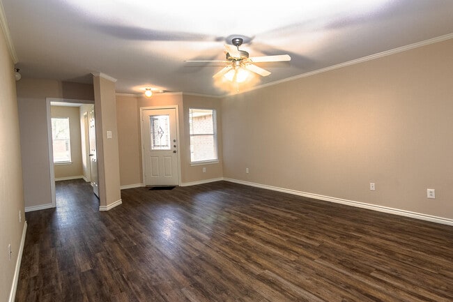 Building Photo - 505 N Chicago Ave