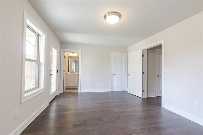Building Photo - 7826 Laurel Crest Dr