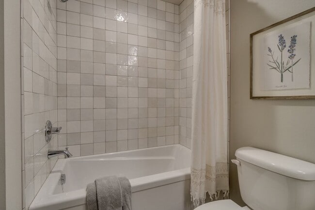 Building Photo - 1118 SW Dottie Ct