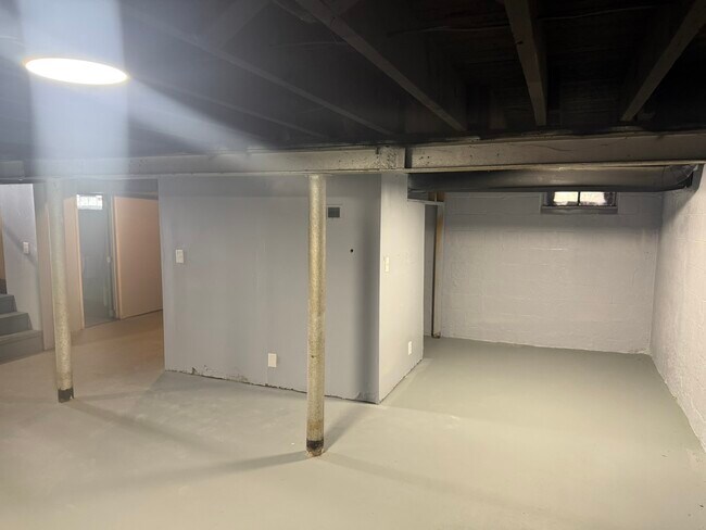 Building Photo - 1050 Bulen Ave