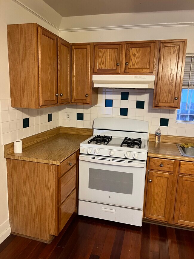 Building Photo - 317 N St Andrews Pl