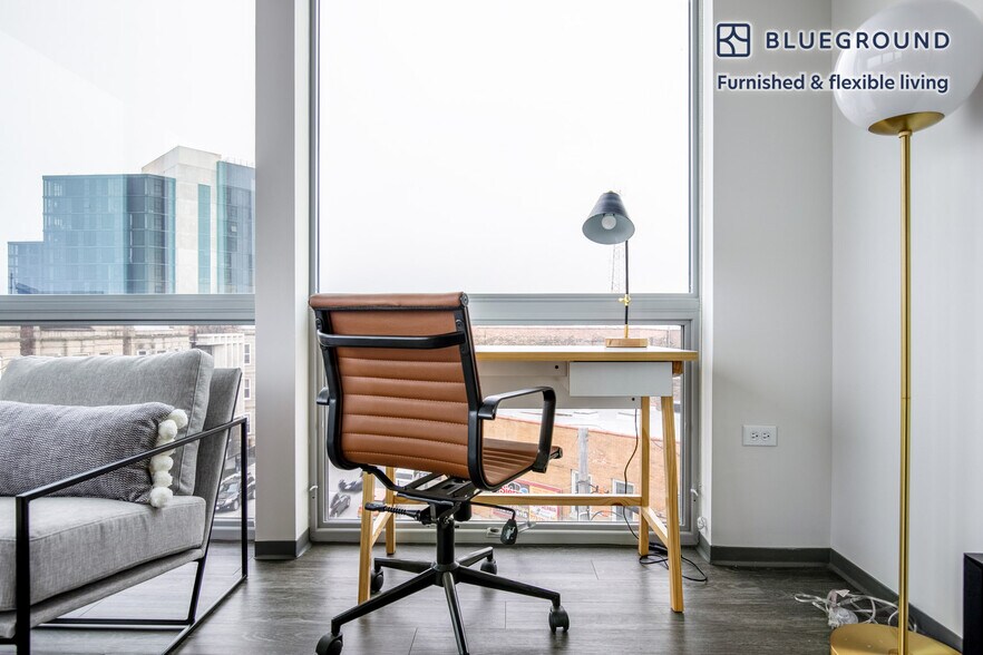 Building Photo - 2340 N California Ave