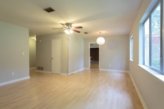 Building Photo - 1837 Devra Dr