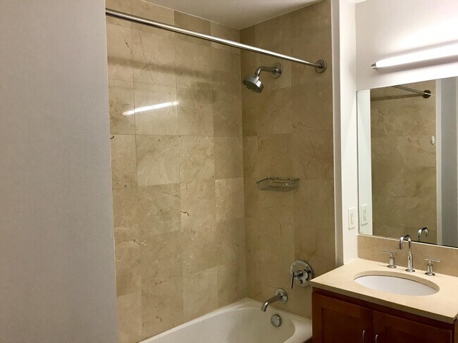 Building Photo - 389 Washington St