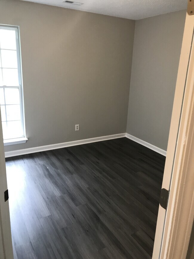 Building Photo - 1085 Garibaldi St SW