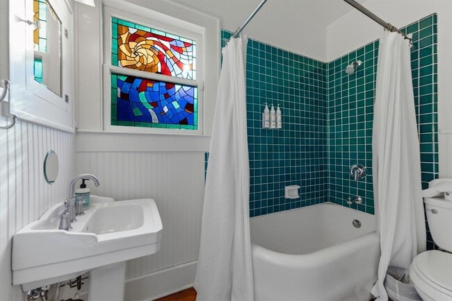 Building Photo - 1601 Alta Vista Ave