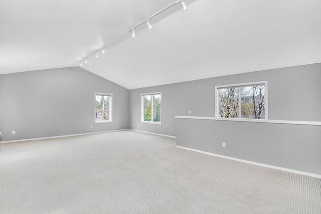 Building Photo - 4 Bedroom Home For Rent In Forest Heights