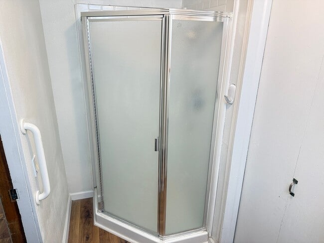 Building Photo - Huge 4 bedroom 2 bath house!