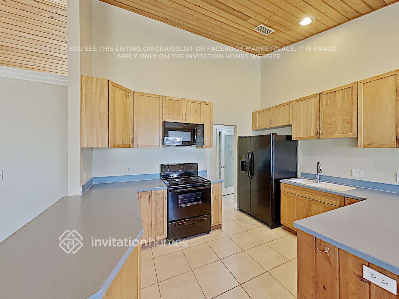 Building Photo - 10613 Lakeshore Dr