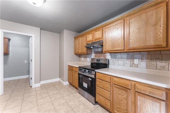 Building Photo - 521 Redbud St