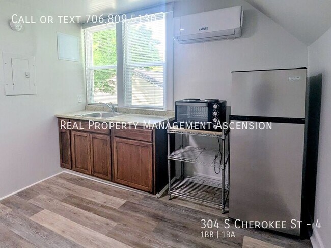 Building Photo - 304 S Cherokee St