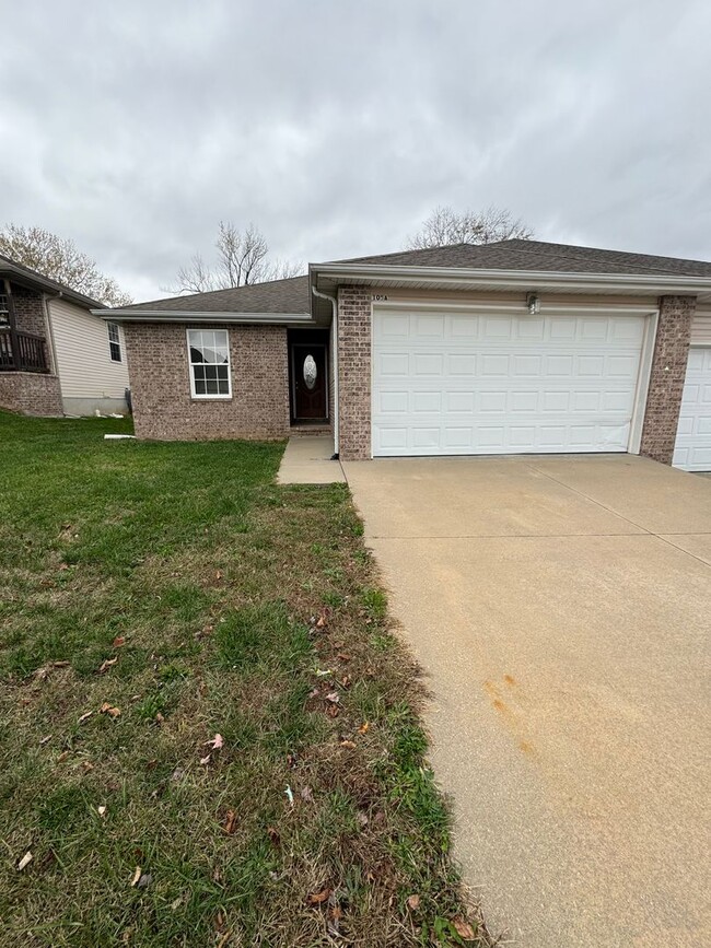 Primary Photo - 3 bedroom/2 bath/2 car garage