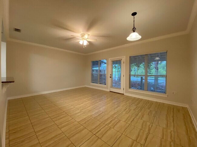 Building Photo - 417 Twin Lakes Ln