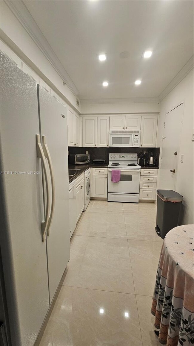 Building Photo - 2501 S Ocean Dr