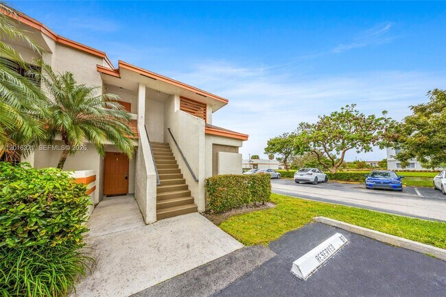 Building Photo - 5521 Courtyard Dr