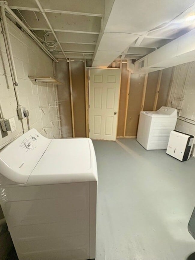 Building Photo - Charming 4-Bedroom Home in the Heart of Wi...