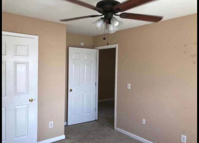 Building Photo - 321 Clearlake Dr