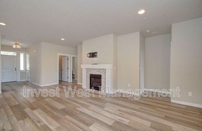 Building Photo - 1651 52nd Ct