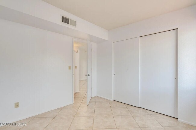 Building Photo - 4461 E Bullrush Ln