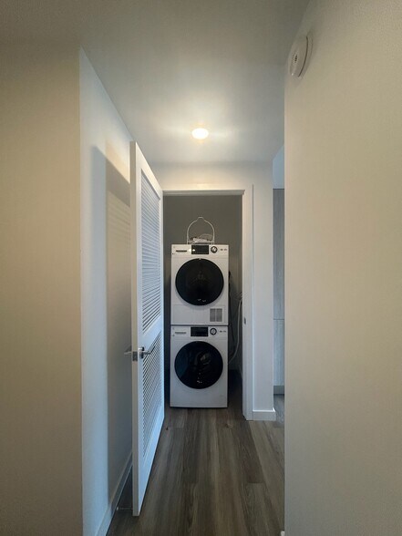 Building Photo - 418 NW 8th St