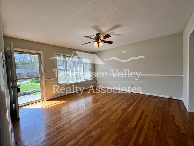 Building Photo - STUNNING 3 BED/2 BATH with Amazing Outdoor...