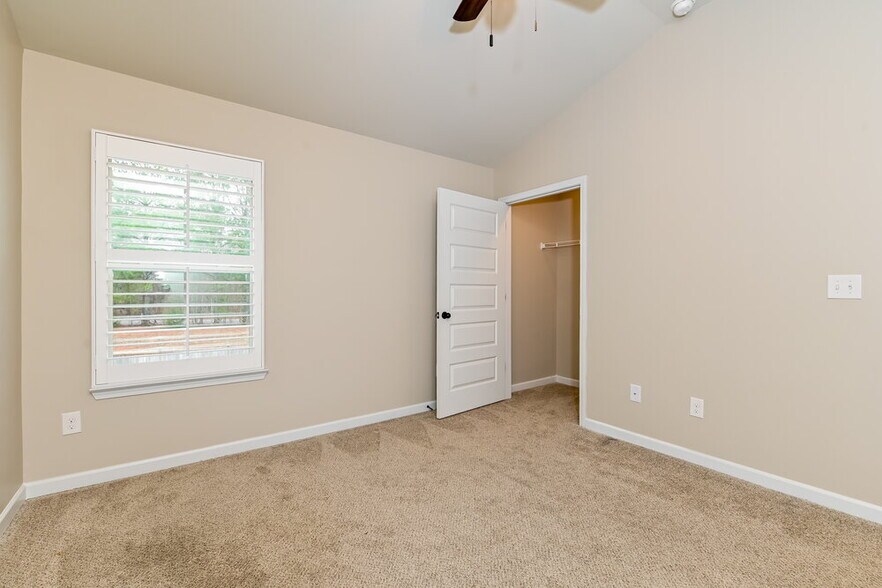 Building Photo - 272 Villa Grande Dr