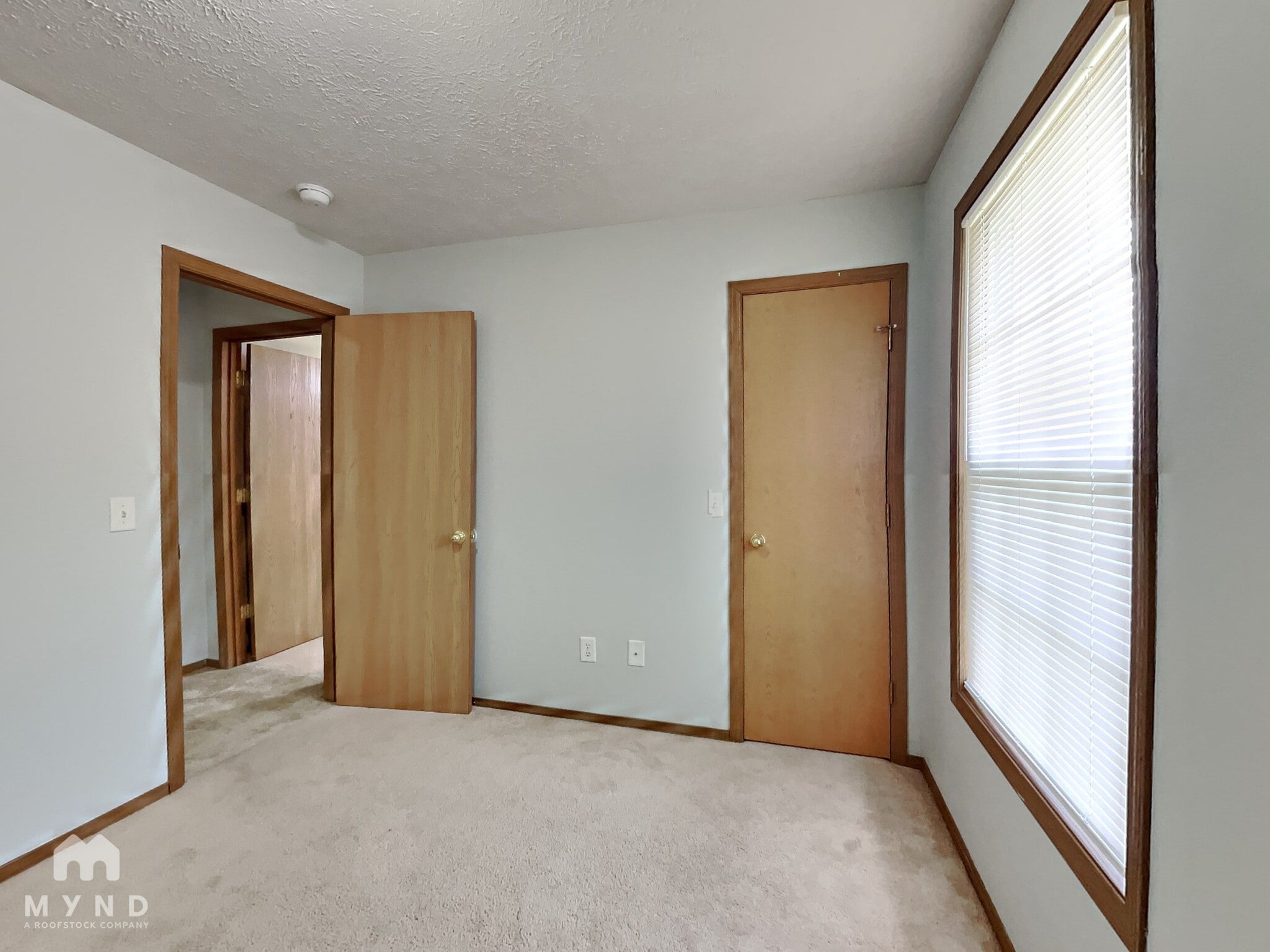 Building Photo - 528 N Claremont Pl