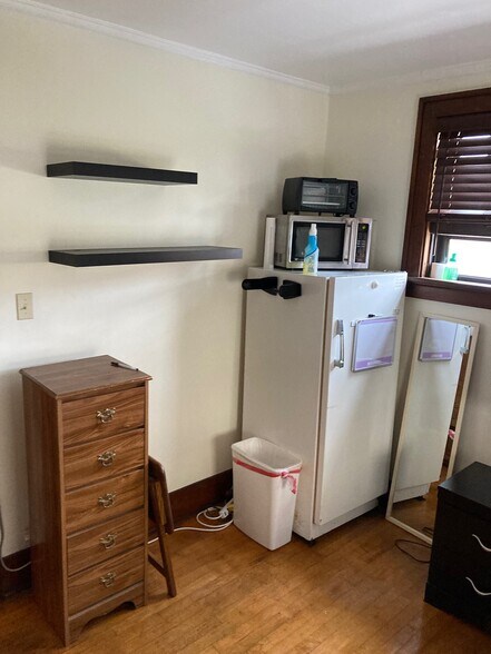 Fridge & Microwave - 118 Pine St