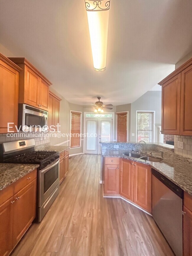 Building Photo - Limited Time Special Offer / 4 Bed, 4 Bath Home with Garage / Pet-Friendly / Vouchers Accepted / ...