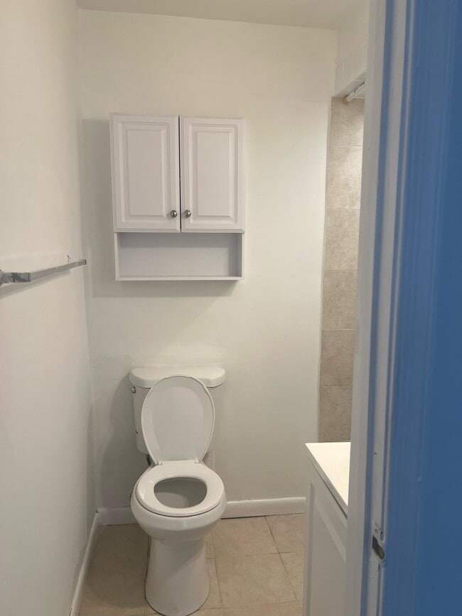 Building Photo - 609 N Stonestreet Ave