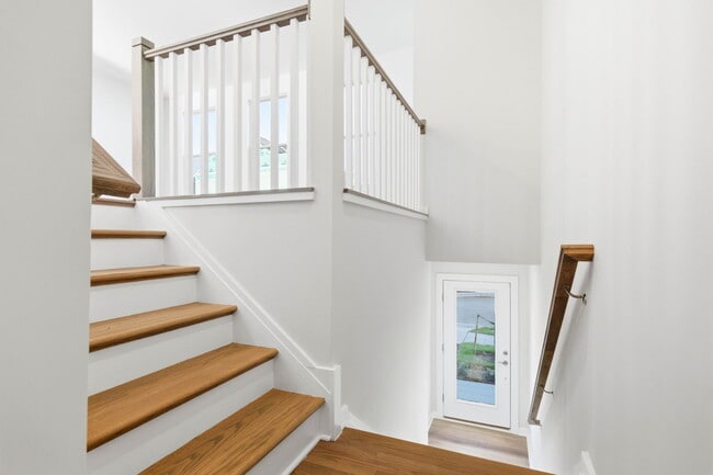 Building Photo - 1017 Venifena Terrace SE