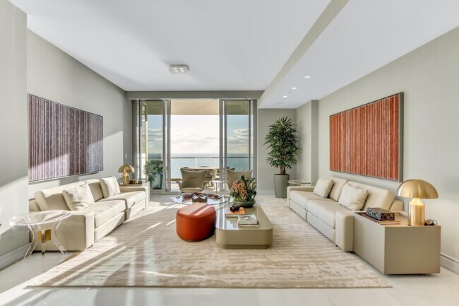 Building Photo - 17901 Collins Ave